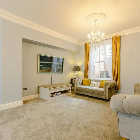 Victoria Square Holiday home