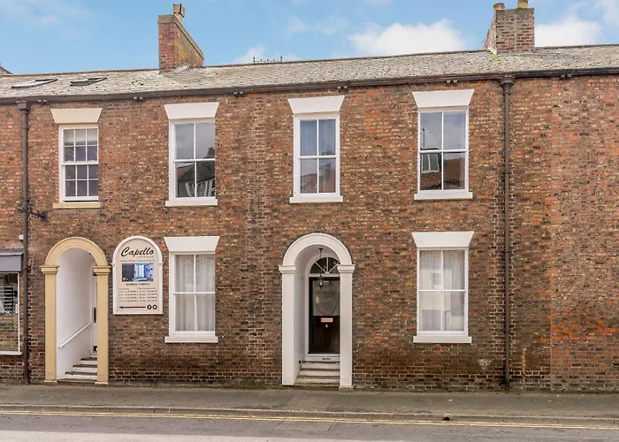 Victoria Square * וויטבי